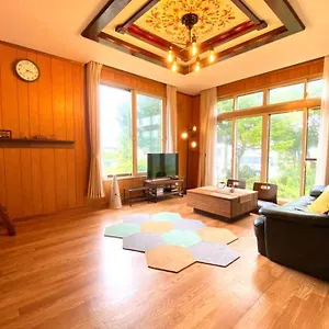 Manyi's Onsen House 天然温泉マンイの湯 白老町